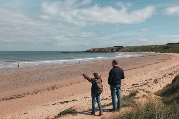 Visite de l’île de Groix : la plage des Sables Rouges Groix, joyau minéral breton